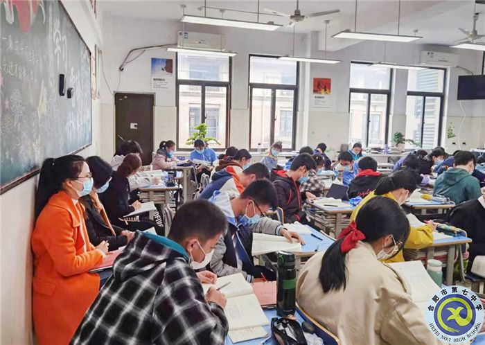 合肥七中高一语文组开展“大研讨、大交流”研讨课活动纪实(图1) 合肥七中高一语文组开展“大研讨、大交流”研讨课活动纪实(图1)