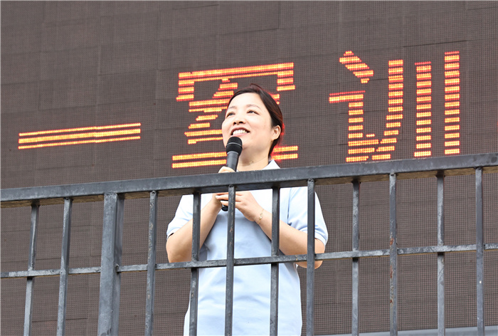 谢校.jpg 谢校.jpg