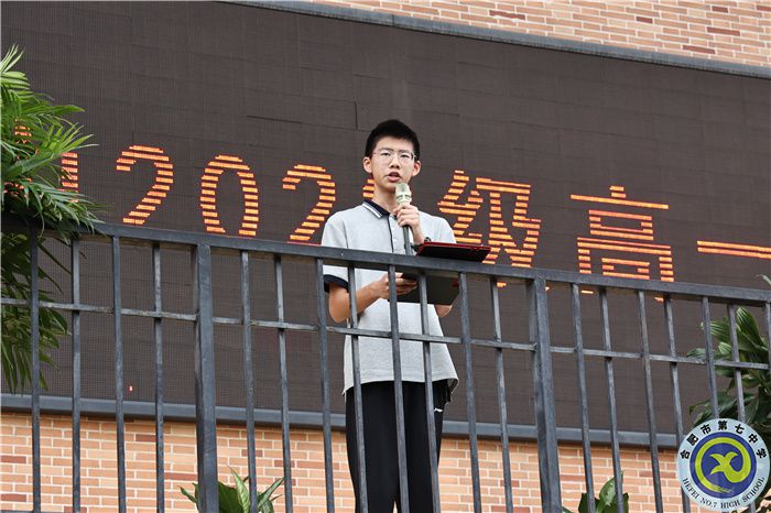 高一(8)班的蒋志杰同学.jpg 高一(8)班的蒋志杰同学.jpg