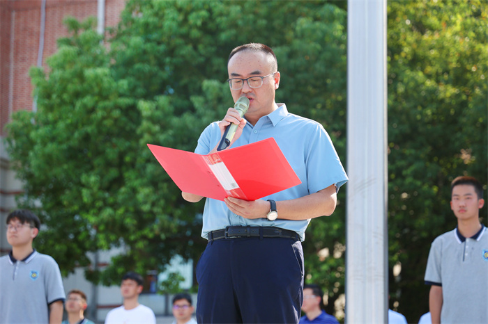 每周一升旗仪式开展“习语领航”活动.jpg 每周一升旗仪式开展“习语领航”活动.jpg