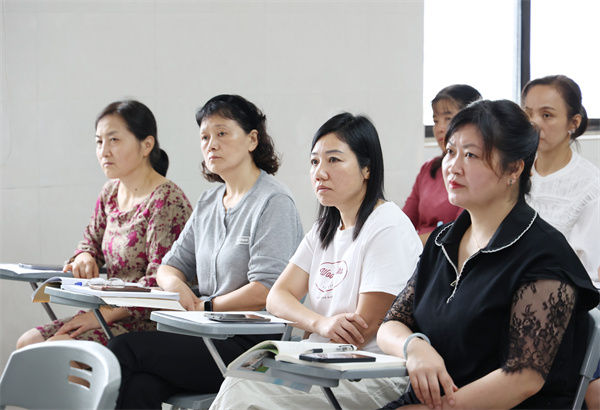 宿舍管理不“头疼”!合肥七中专项培训让生活老师变身“沟通达人”(图5) 宿舍管理不“头疼”!合肥七中专项培训让生活老师变身“沟通达人”(图5)