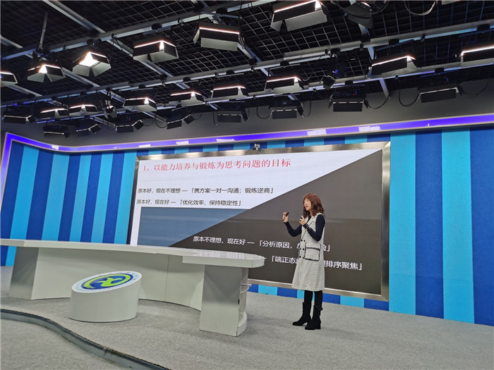 高一年级:专家引领  家校共育   共促成长(图2)