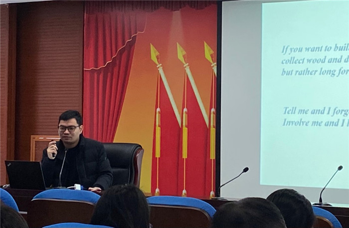 高一级部:新课程、新教材实施专题报道(一)(图1)