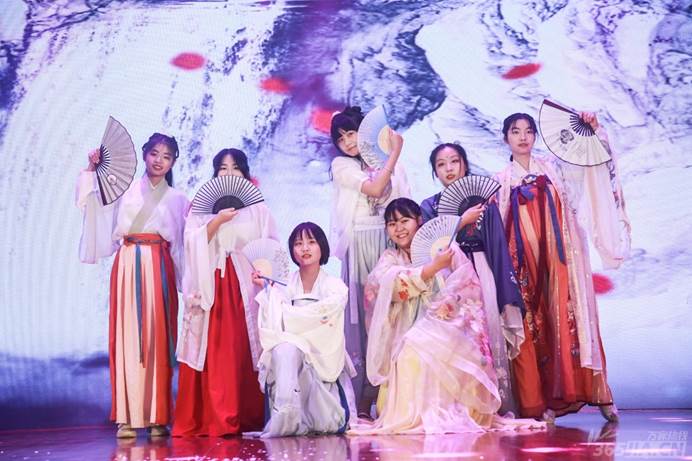 万家热线:艺术与美结合的文化盛宴 合肥七中2021贺岁大片“上映”(图)(图8)