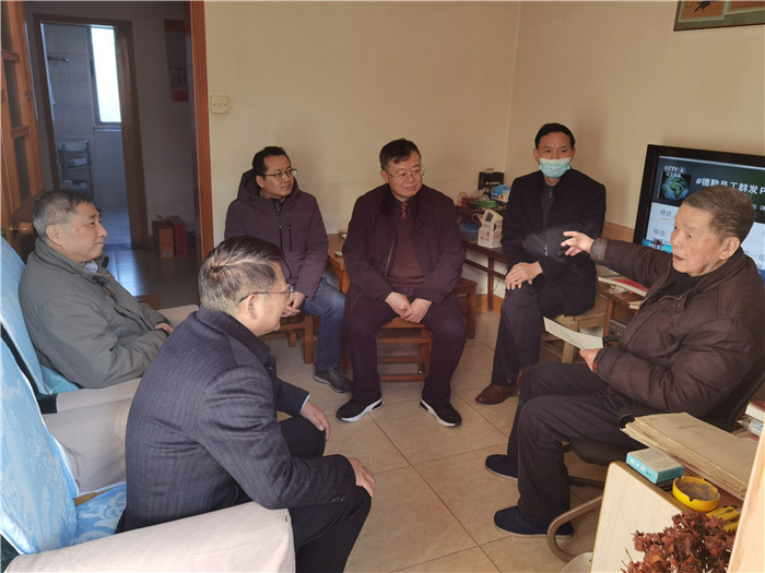 邓宗国率领校党委领导班子成员慰问看望部分老同志(图5)