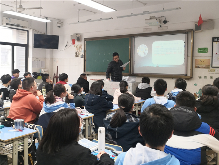 学生发展指导中心:生涯规划照前程,志愿选择添光明(图1)