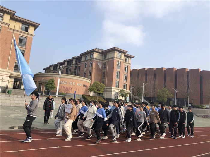 高一级部：阳光跑操 活力七中(图2)