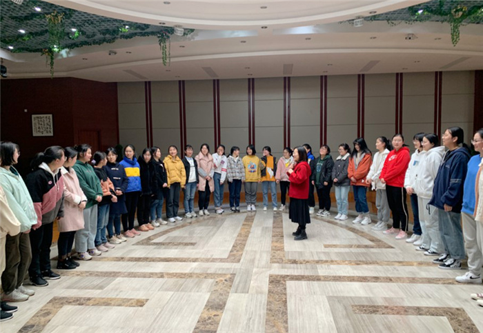 学生发展指导中心：小小心理游戏 大大心情放飞(图1)