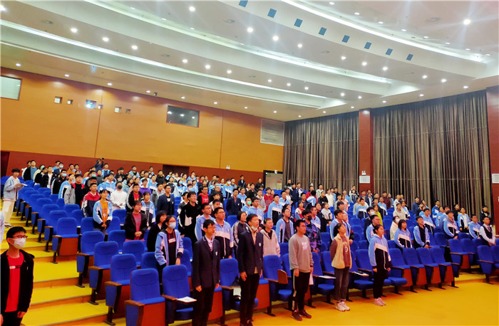 团委:颂党史 上团课 扣好人生第一粒扣子(图2)