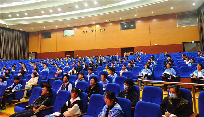 团委:颂党史 上团课 扣好人生第一粒扣子(图4)