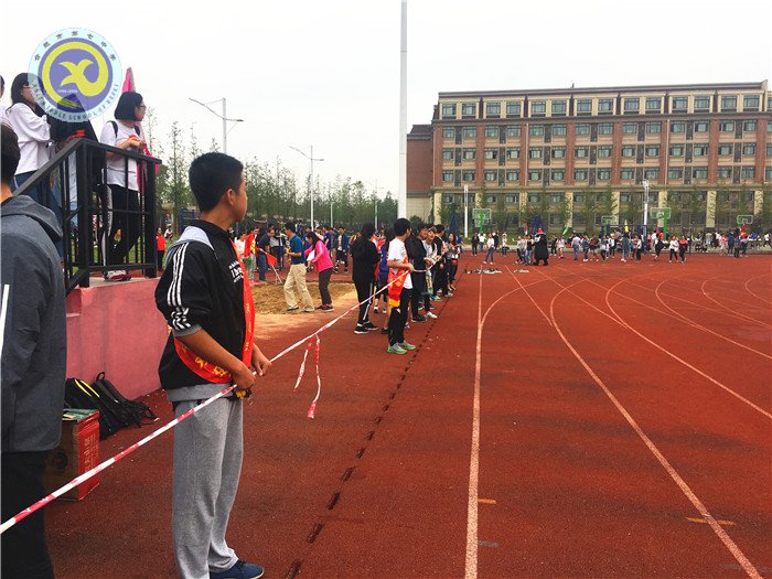 最是操场上的一抹红(图1)