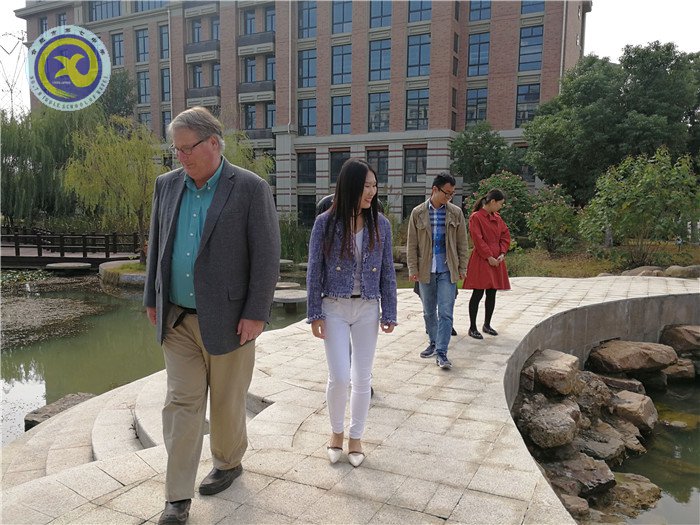 故友重逢游新校,名师东来送真经(图2)