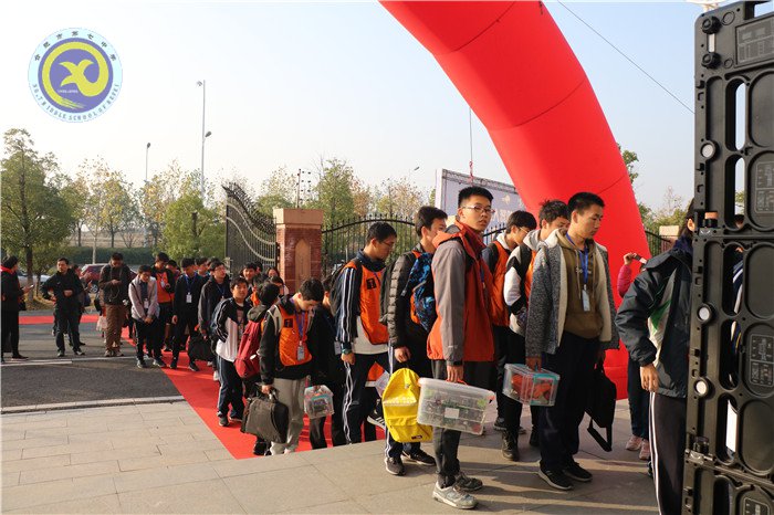 机器人角逐世界杯 青少年展示大风采(图2)