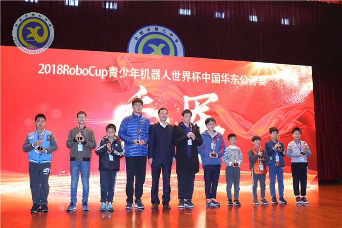 机器人角逐世界杯 青少年展示大风采(图11)
