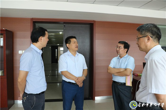 亲切慰问暖人心 殷切期望鼔干劲(图2)