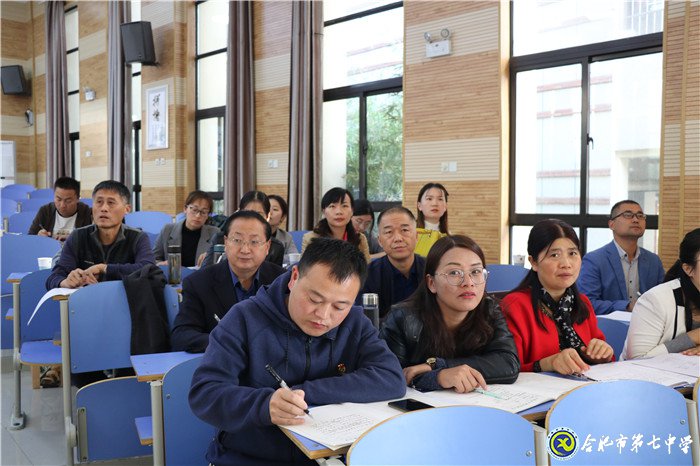 同课异构抓教研，群策群力促发展(图1)