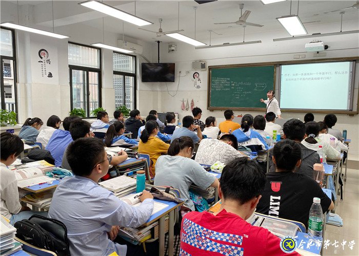 党员教师树模范,骨干教师展风采(图1)