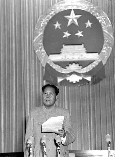 △毛泽东主席在开幕式上致词.jpg △毛泽东主席在开幕式上致词.jpg