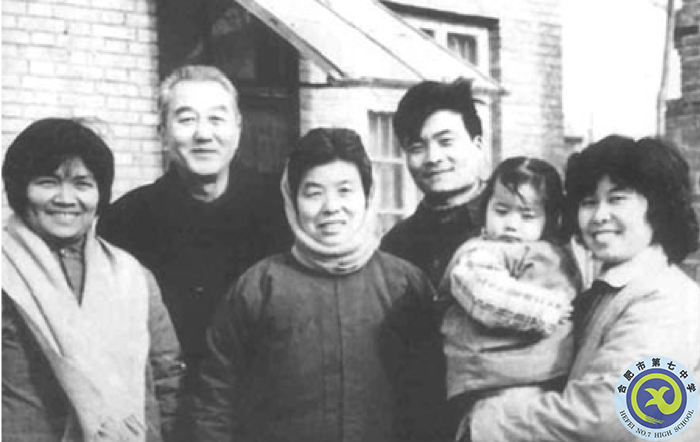 △1981年,齐越与焦裕禄家人合影留念.png △1981年,齐越与焦裕禄家人合影留念.png