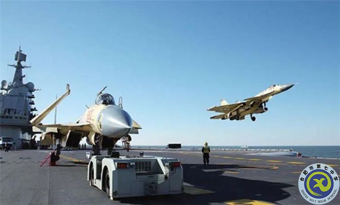 △歼-15首次在“辽宁舰”上成功着舰,顺利完成舰上滑跃起飞。.jpg △歼-15首次在“辽宁舰”上成功着舰,顺利完成舰上滑跃起飞。.jpg