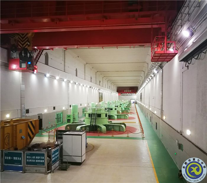 水电站发电机组.jpg 水电站发电机组.jpg