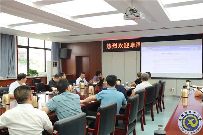 邓校演讲.jpg 邓校演讲.jpg