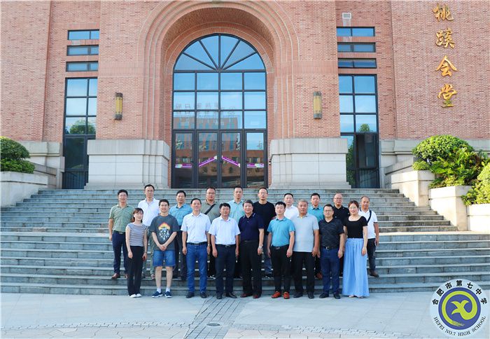 合影.jpg 合影.jpg