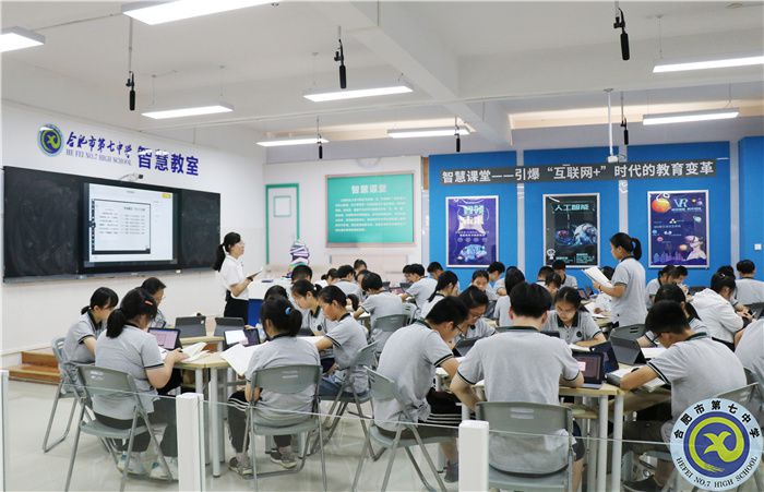 胡静老师上课2.jpg 胡静老师上课2.jpg