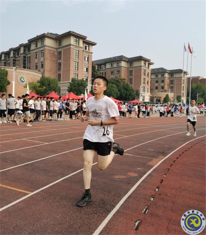 合肥七中高一学生杨林俊获得“合肥市最美中学生”荣誉称号(图2) 合肥七中高一学生杨林俊获得“合肥市最美中学生”荣誉称号(图2)