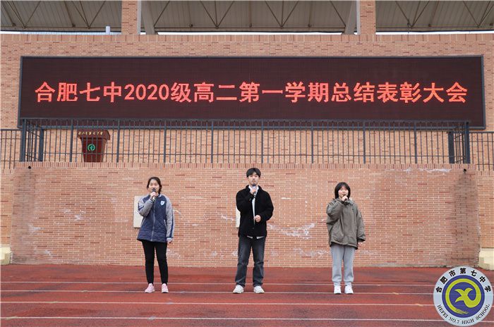 学生表演:《玫瑰少年》高二(4)倪修谱  高二(30)甄岳宛 高二(36)朱宇.jpg 学生表演:《玫瑰少年》高二(4)倪修谱  高二(30)甄岳宛 高二(36)朱宇.jpg