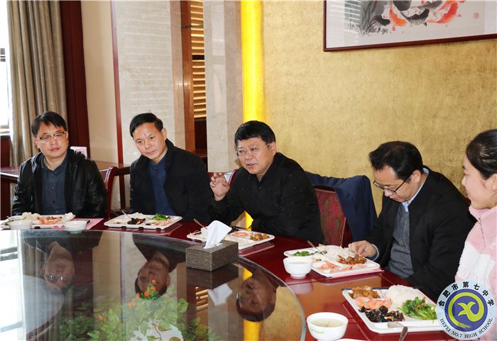 合肥七中第一期“校长午餐会”圆满完成(图2) 合肥七中第一期“校长午餐会”圆满完成(图2)