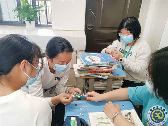 合肥七中高一、高二年级开展实验活动(图3) 合肥七中高一、高二年级开展实验活动(图3)