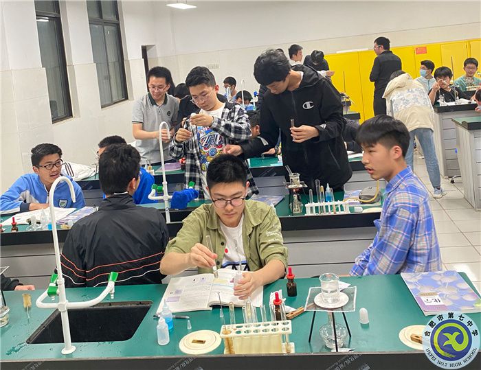 合肥七中高一、高二年级开展实验活动(图8) 合肥七中高一、高二年级开展实验活动(图8)