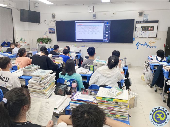 听课现场.jpg 听课现场.jpg