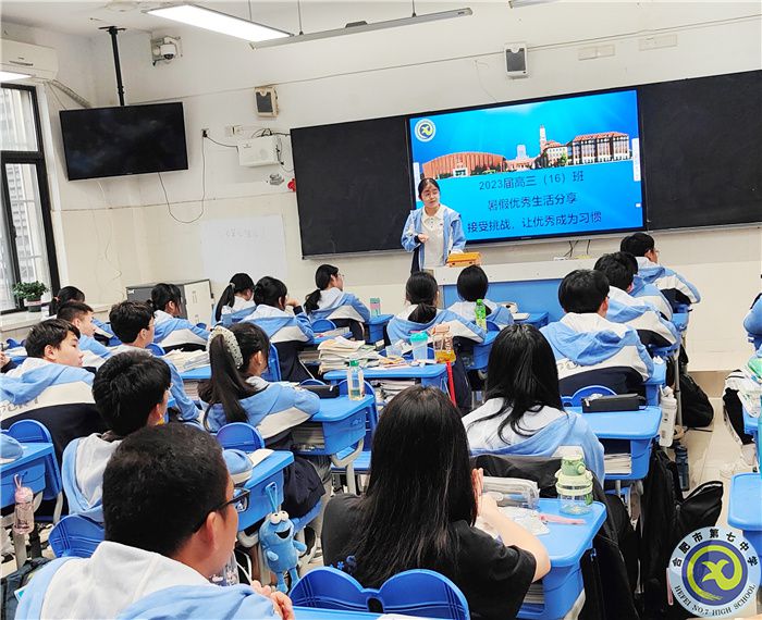 曹灵洁.jpg 曹灵洁.jpg