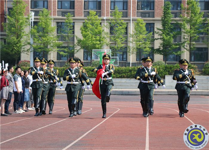 合肥七中国旗班.jpg