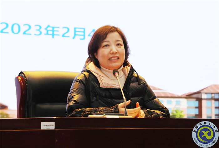 谢校.jpg 谢校.jpg