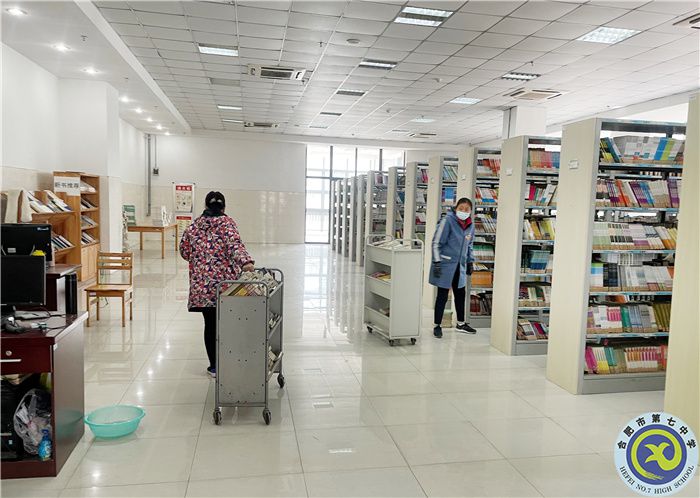 合肥七中图书馆开展所有图书倒顺架、清查工作(图3) 合肥七中图书馆开展所有图书倒顺架、清查工作(图3)