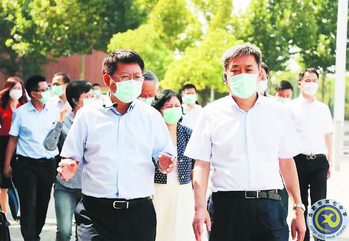 教育部基础教育司吕司长来学校考察.jpg 教育部基础教育司吕司长来学校考察.jpg