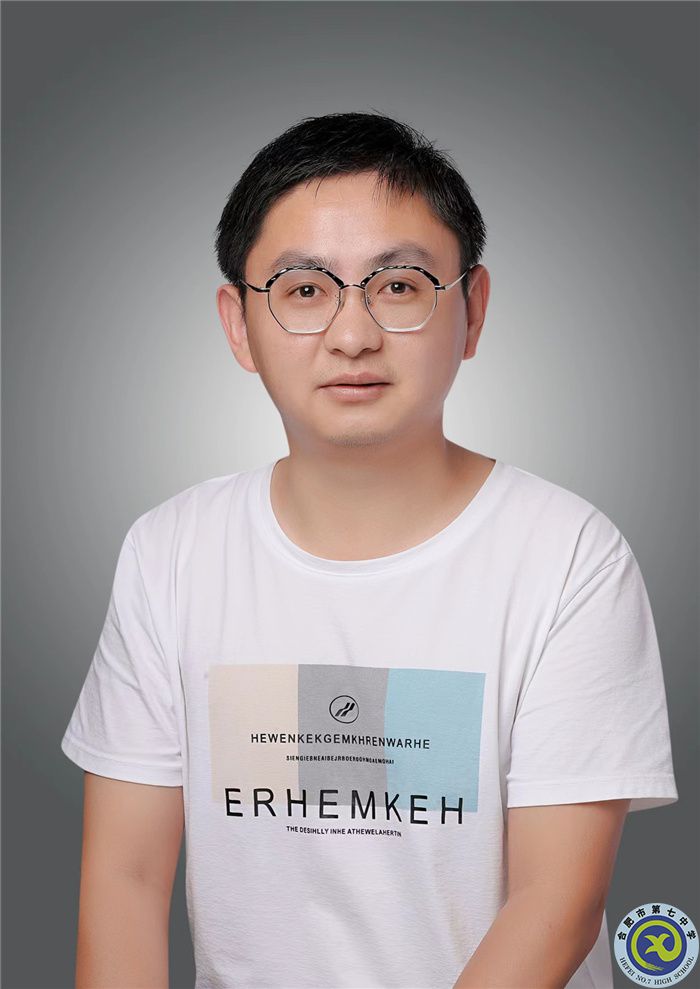 朱华东.jpg 朱华东.jpg