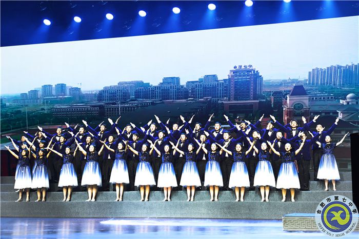 合肥七中学子荣登安徽大剧院舞台(图4) 合肥七中学子荣登安徽大剧院舞台(图4)