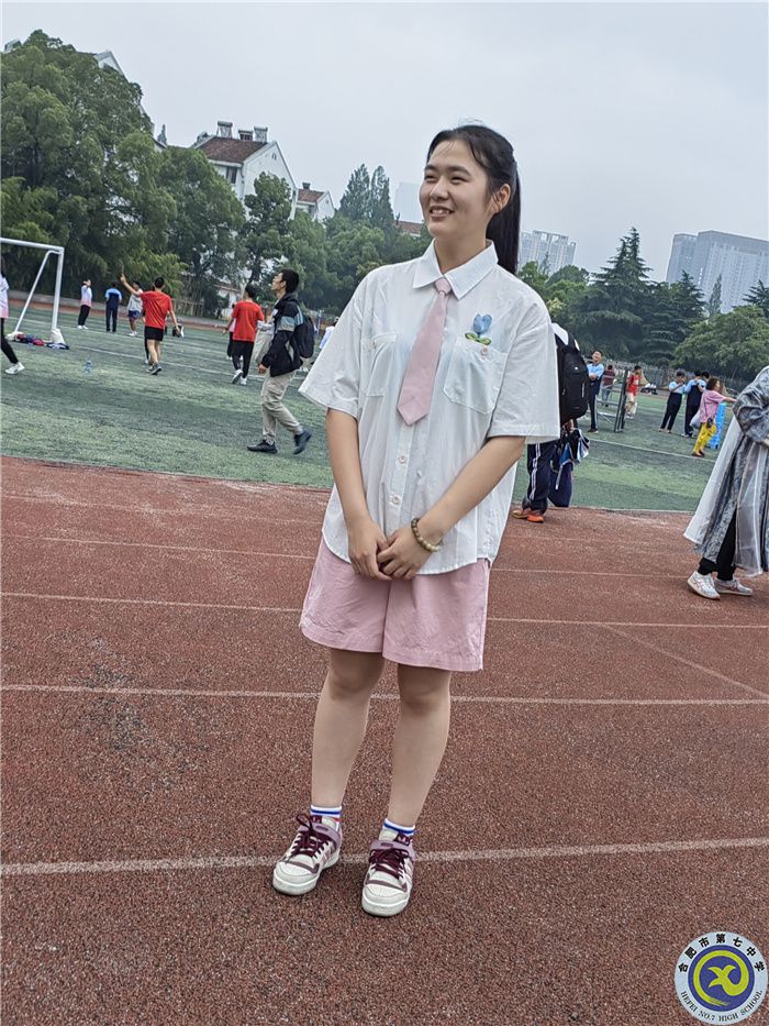 刘雨桐 合肥市琥珀中学琥珀山庄校区.jpg 刘雨桐 合肥市琥珀中学琥珀山庄校区.jpg