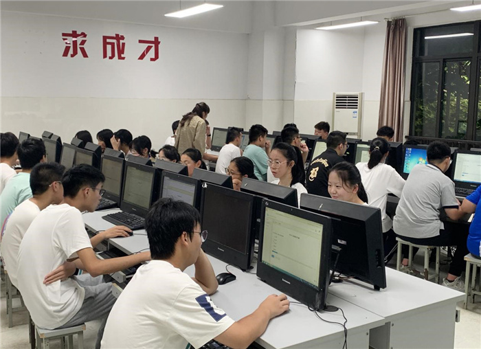 合肥七中开展高一新生心理普查工作(图3) 合肥七中开展高一新生心理普查工作(图3)