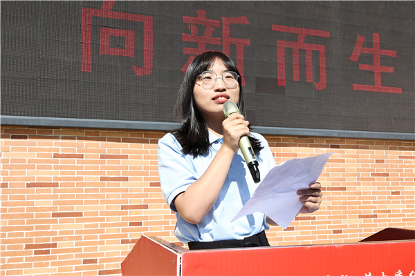 教师代表.jpg 教师代表.jpg