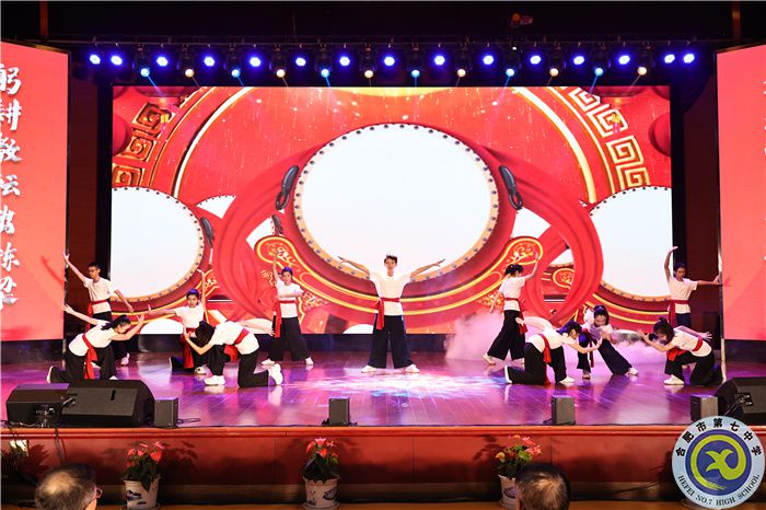 —躬耕教坛,强国有我,合肥七中举行庆祝第39个教师节暨优秀教师表彰大会(图12) —躬耕教坛,强国有我,合肥七中举行庆祝第39个教师节暨优秀教师表彰大会(图12)