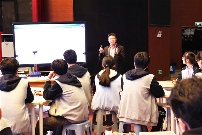 合肥市高中物理学科省“教坛新星”课堂教学观摩研讨活动在七中开展(图3) 合肥市高中物理学科省“教坛新星”课堂教学观摩研讨活动在七中开展(图3)