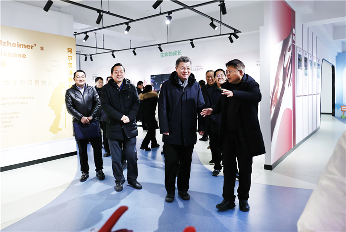 合肥市学生心理健康工作座谈会在合肥七中举行(图2) 合肥市学生心理健康工作座谈会在合肥七中举行(图2)