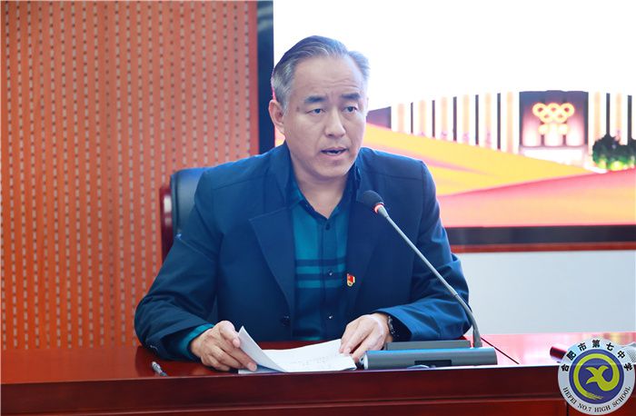 梁校.jpg 梁校.jpg