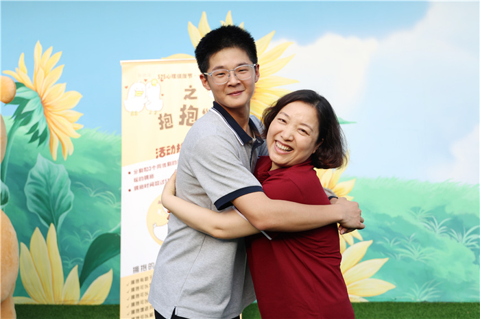 抱抱“鸭” (2).jpg 抱抱“鸭” (2).jpg