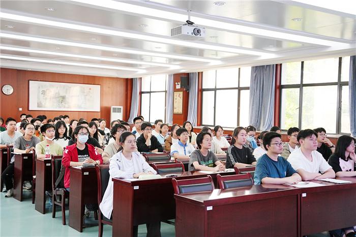 合肥七中召开全体团支书会议(图1) 合肥七中召开全体团支书会议(图1)